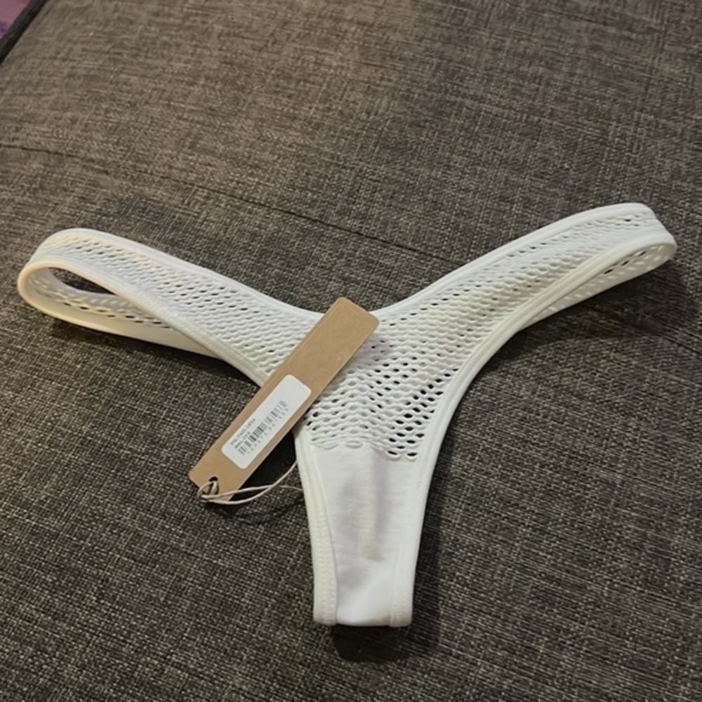 Skims Perforated Seamless Thong - Picture 3 of 4